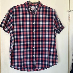 Short sleeve, button down shirt. Perfect for Summer